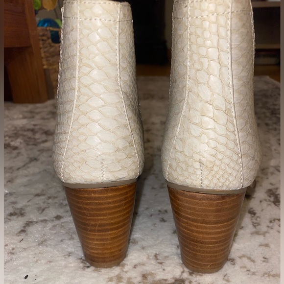 NWOB Light beige snake print booties - Picture 6 of 7